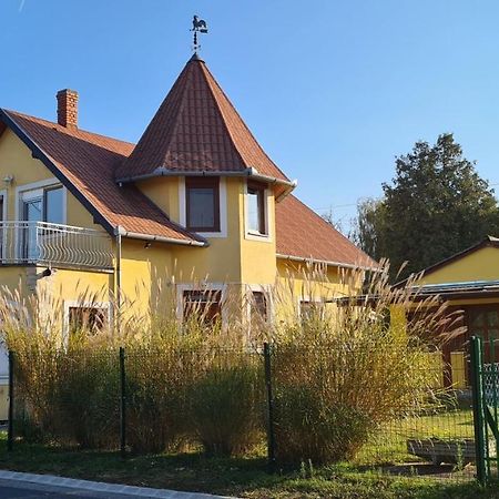 Hajas Familia Kiado Szobak Balatonmáriafürdő Екстериор снимка