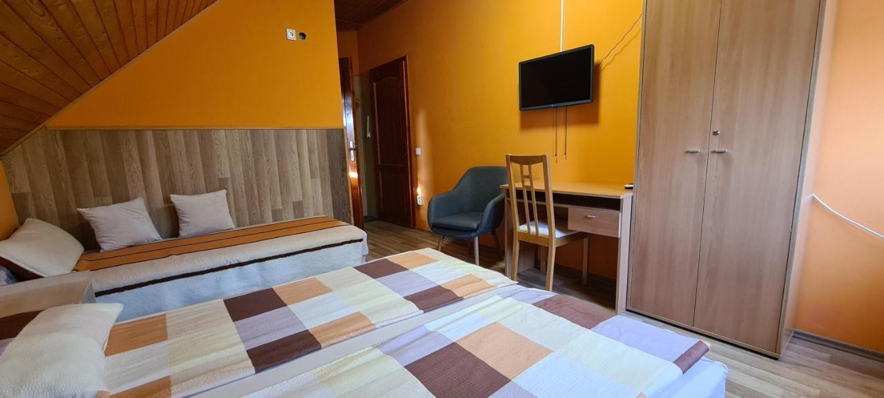 Hajas Familia Kiado Szobak Balatonmáriafürdő Екстериор снимка