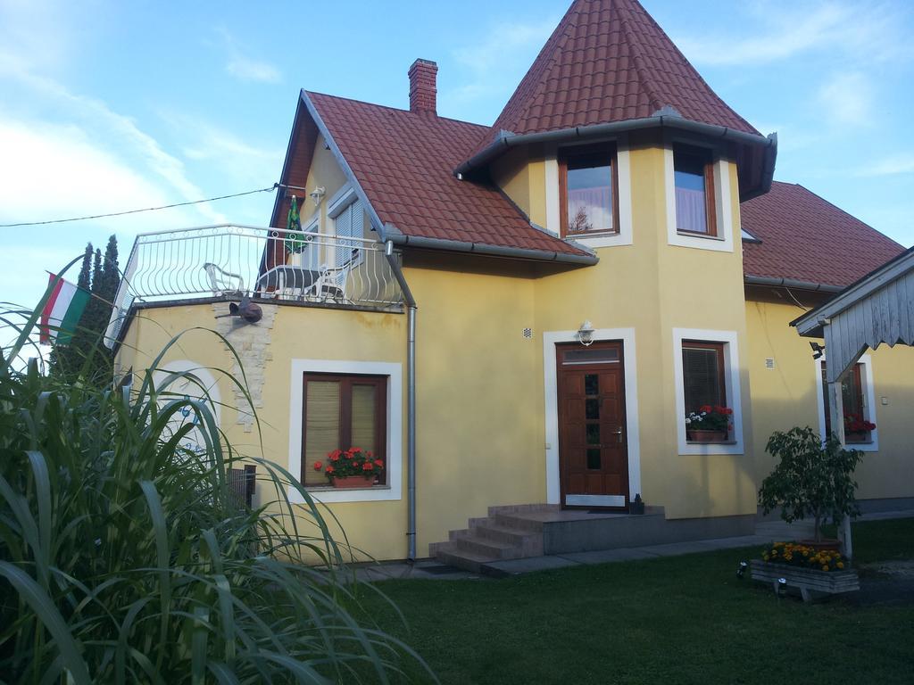 Hajas Familia Kiado Szobak Balatonmáriafürdő Екстериор снимка